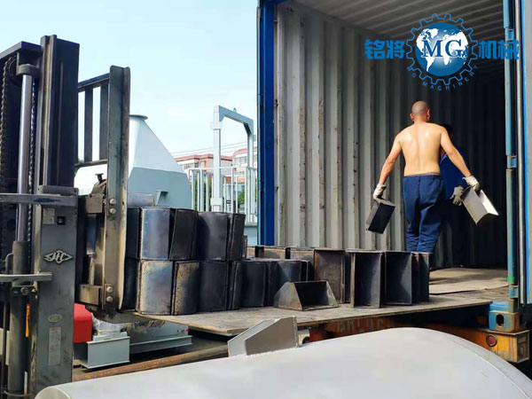 秘魯干粉砂漿生產(chǎn)線裝車現(xiàn)場(chǎng)圖 秘魯干粉砂漿生產(chǎn)線裝車現(xiàn)場(chǎng)圖